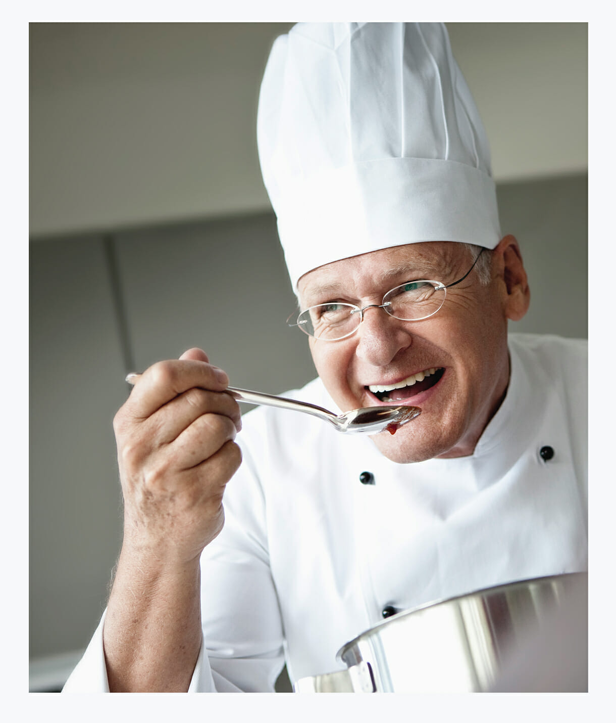 Memory Care Assisted Living private chef with open private kitchen, preparing meals for Memory Care residents, sensory stimulation, aroma therapy